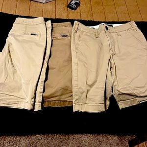 Hollister Mens 3 pair size 26 kacki shorts